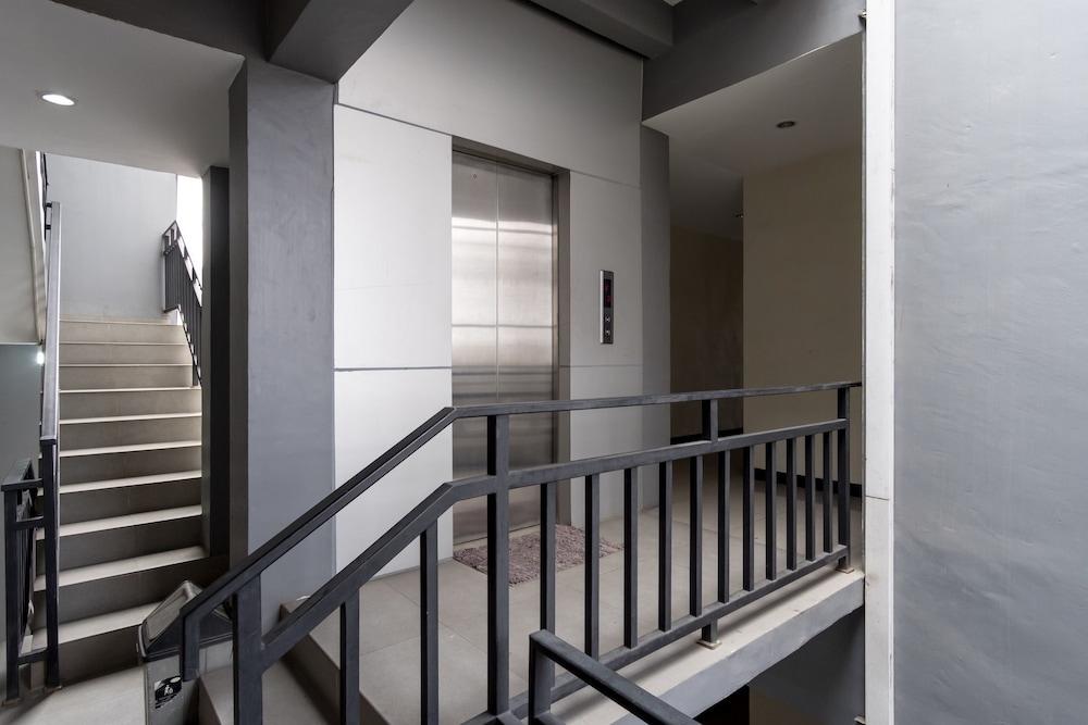 Oyo 294 Andrea Residence Syariah Medan Exterior photo